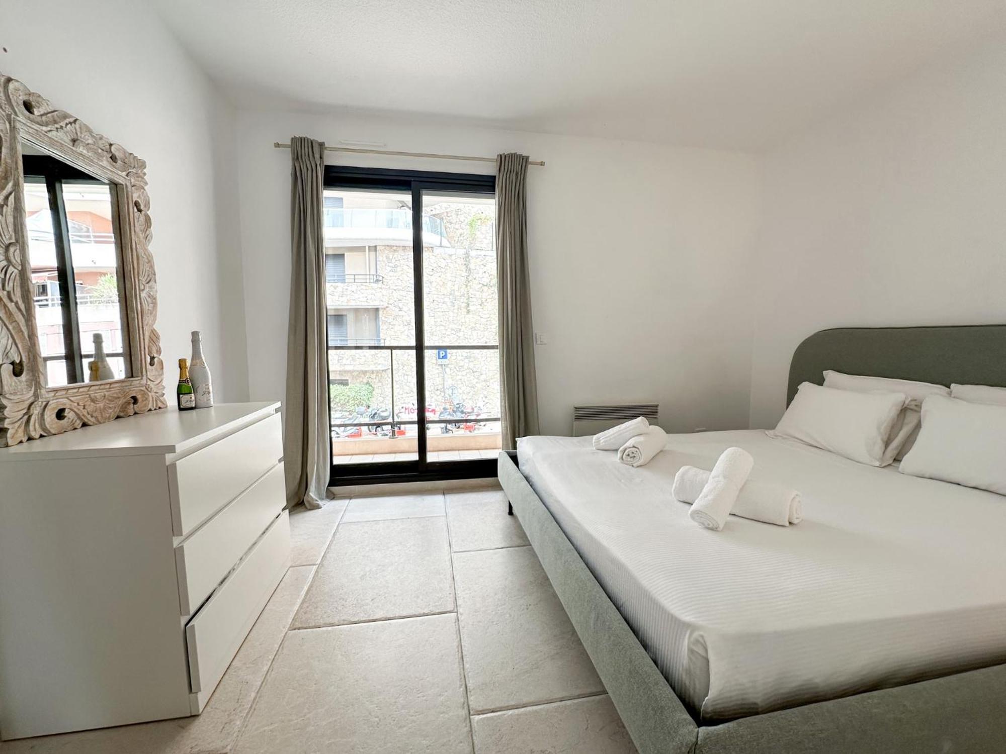 Luxurious 3 Rooms, Pool, Bnbrickeys Beausoleil Exterior foto
